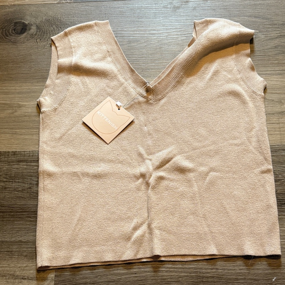 KITTENISH Women's V-Neck Tan Top